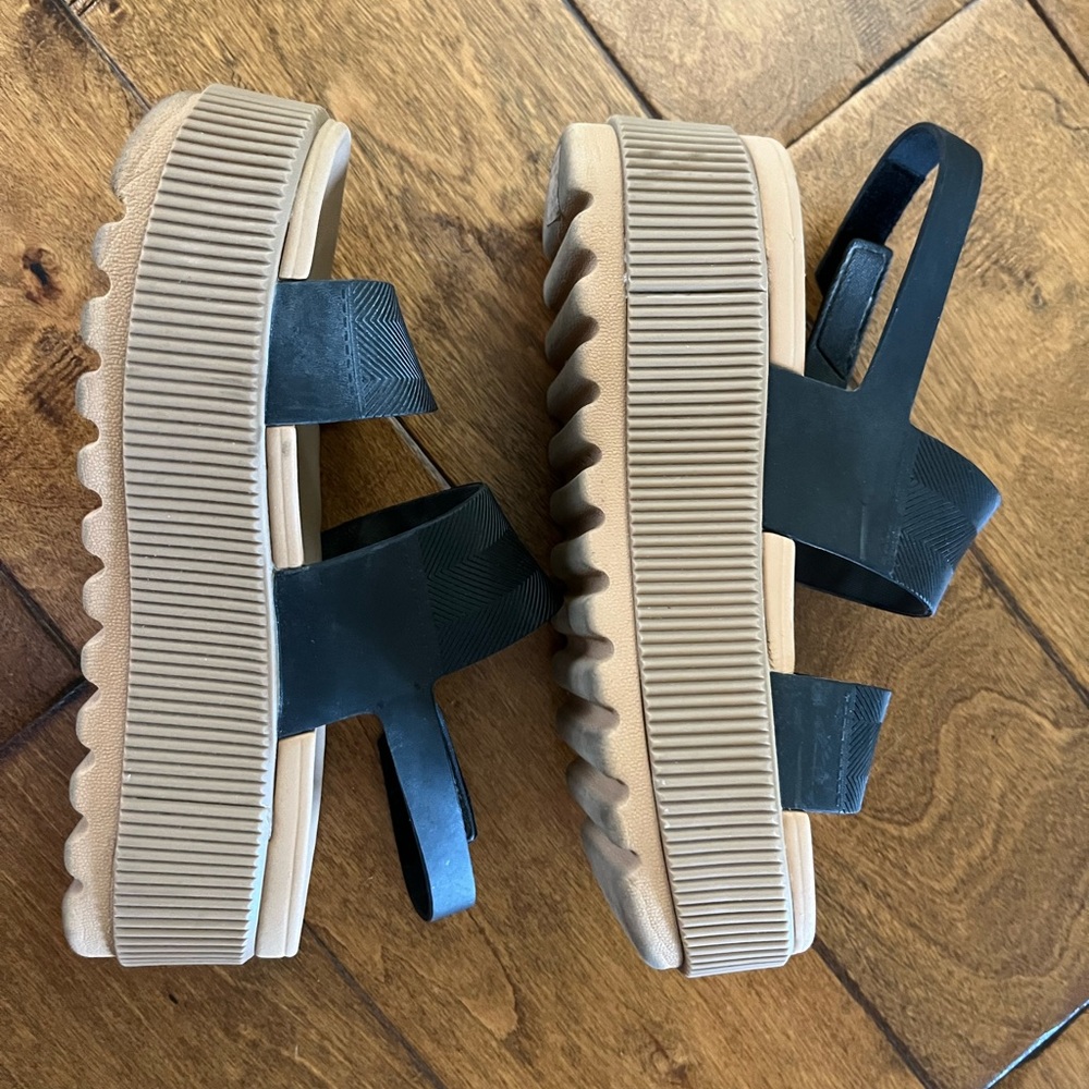 Reef Black and Tan Sandals